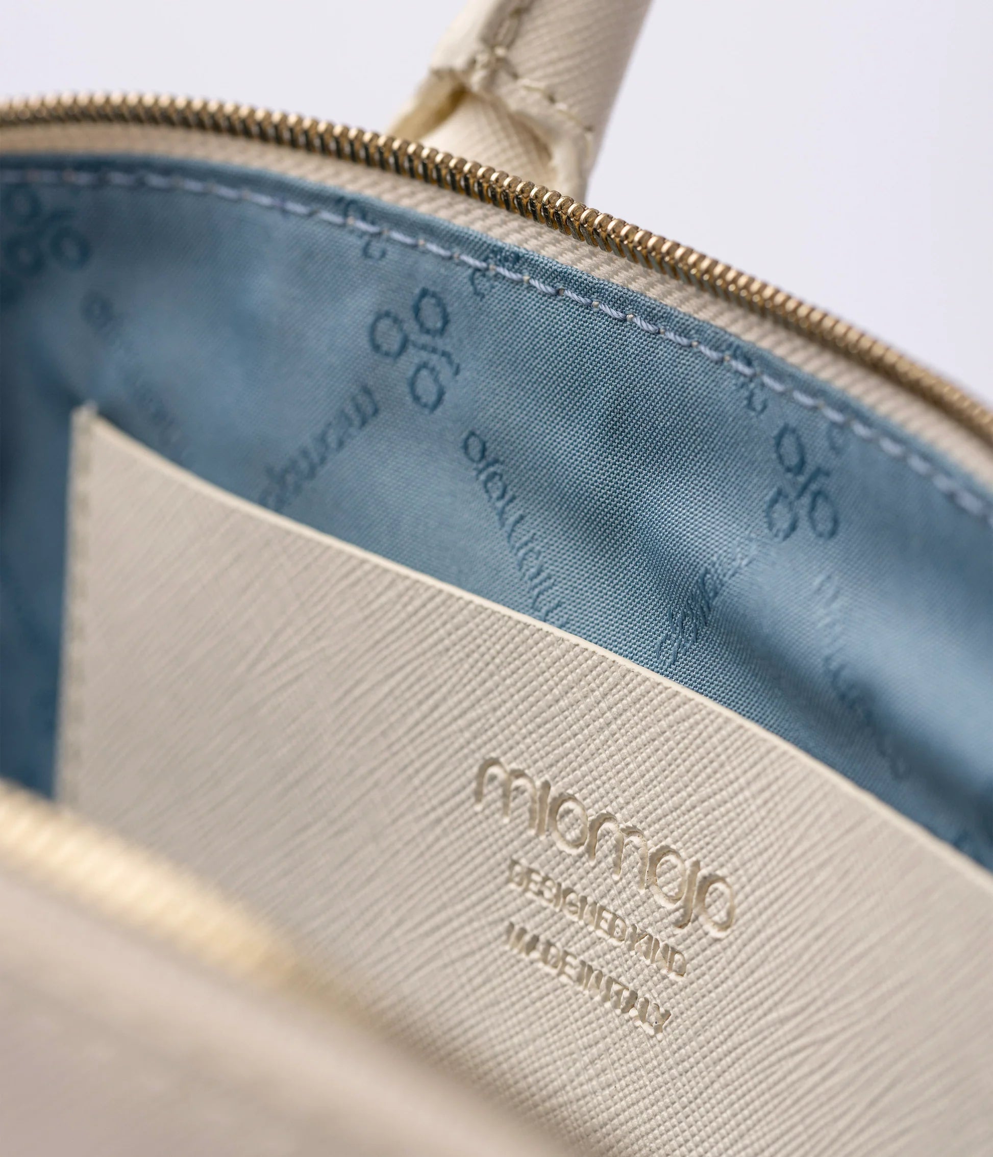 Gilda Shoulder Bag in Ice (Orange - Based) - Farmatuur